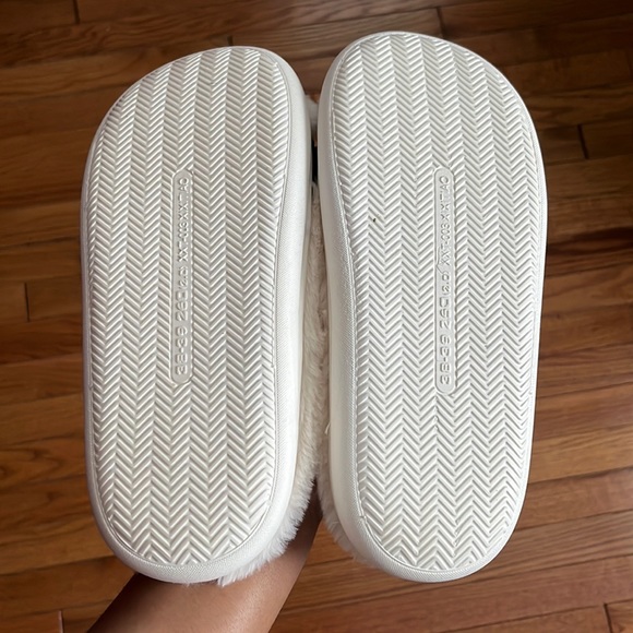 Slippers - Picture 5 of 5